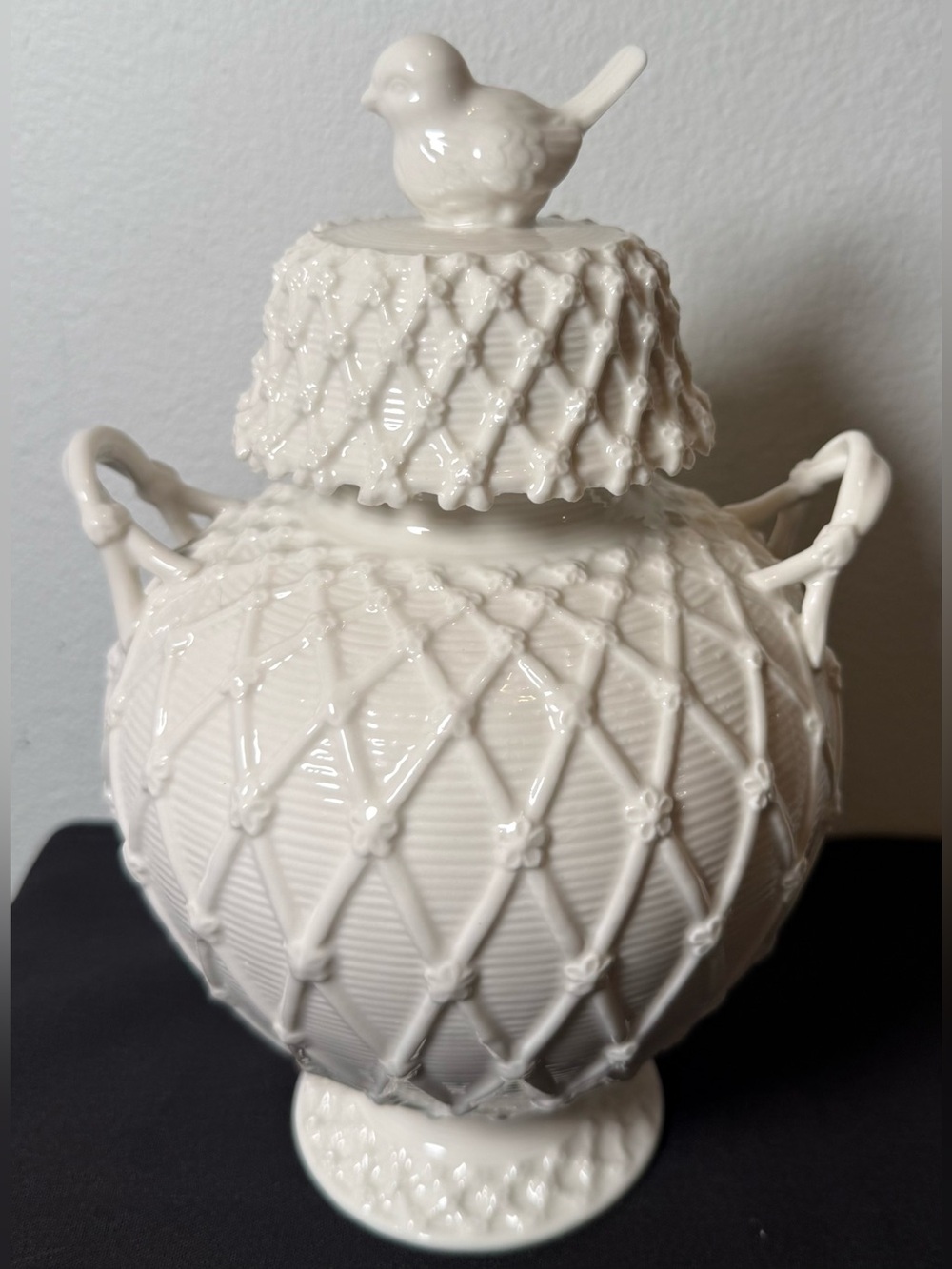 Grace’s Teaware  white ceramic “Victorian Bird” Trellis Ginger Jar/Urn